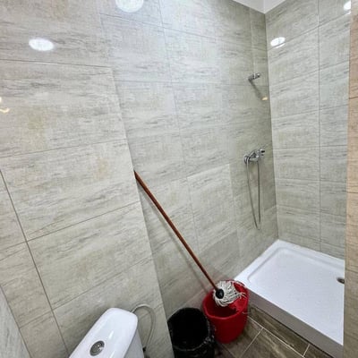 Location d’un appartement récemment rénové de 3 pièces, 6ᵉ secteur, quartier Chiajna, Bucarest, Roumanie